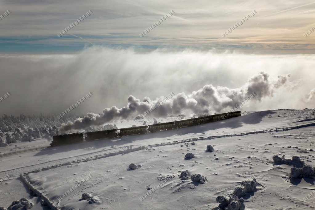 Zug in die Wolken